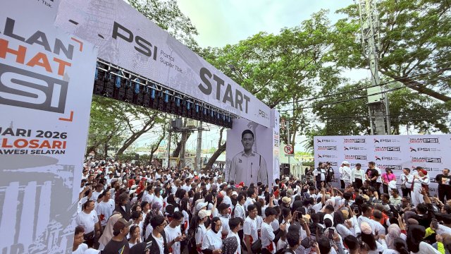 Puluhan Ribu Warga Ikut Jalan Sehat PSI di Makassar, Kaesang: Politik Harus Menyenangkan