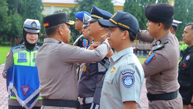 Apel Gelar Pasukan Operasi Keselamatan Pallawa 2026 di Lapangan Upacara Mapolda Sulsel, Senin (2/2/2026).
