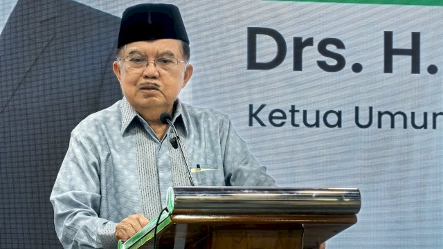 Ketua Umum Dewan Masjid Indonesia (DMI) Jusuf Kalla saat membuka Silaturahmi Nasional (Silatnas) Perhimpunan Remaja Masjid (PRIMA) DMI di Gedung Pusdiklat Kementerian Agama, Ciputat, Tangerang Selatan, Kamis (5/2/2026).
