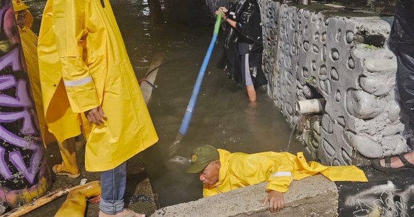 Respons Cepat Pemkot Makassar, 40 Satgas Diterjunkan Atasi Genangan