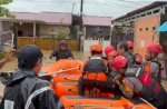 Tim SAR Gabungan Evakuasi Warga di Sejumlah Titik Terdampak Banjir di Makassar