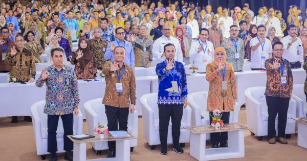 Gubernur Sulsel Terima Penghargaan Pembina Terbaik Pengelolaan Sampah 2026