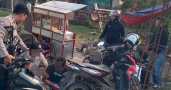 Polisi Grebek Arema Judi Sabung Ayam di Makassar, 8 Orang Diamankan 