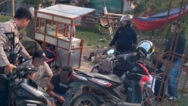 Polisi Grebek Arema Judi Sabung Ayam di Makassar, 8 Orang Diamankan&nbsp;