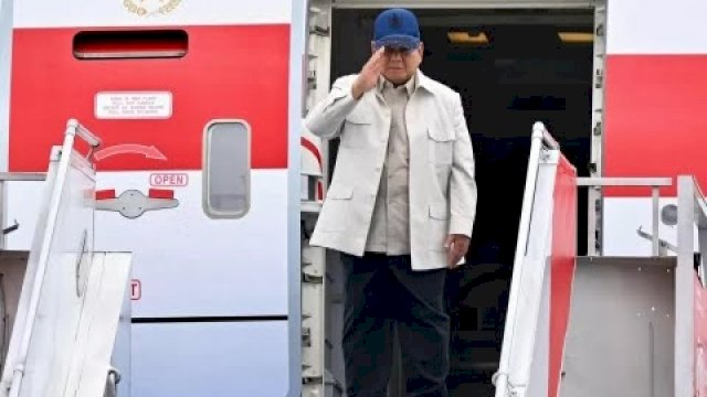 Presiden Prabowo saat bertolak menuju Washington DC untuk melakukan pertemuan dengan Presiden AS Donald Trump. (Foto/Dok BPMI Setpres) 