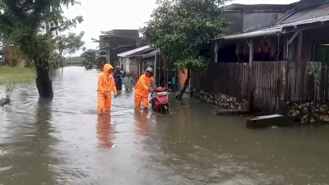 Salah satu wilayah di Kota Makassar, terendam banjir imbas curah hujan yang tinggi sejak Senin kemarin. 