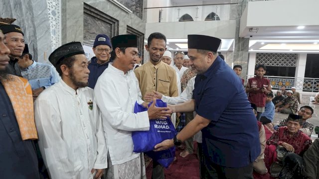 Wali Kota Munafri Serahkan Paket Pangan Ramadan Untuk Dhuafa di Tamalanrea
