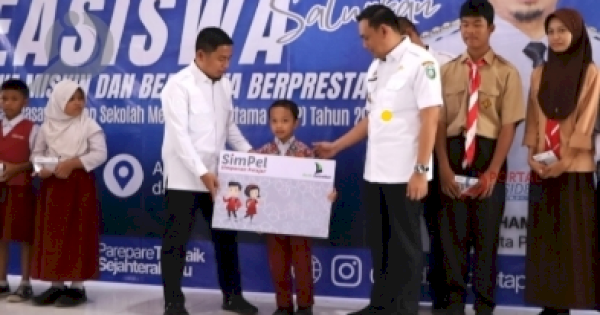 Komitmen Majukan Pendidika di Parepare, Wali Kota Tasming Salurkan BSM dan Beasiswa Berprestasi