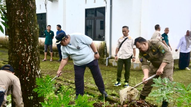 Bupati Maros Tinjau Aksi Bersih Lingkungan, Dorong Kesadaran Wujudkan Indonesia ASRI 2026