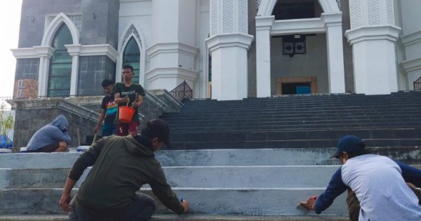 Instruksi Presiden dan Kenyamanan Beribadah, ASN Pemkot Parepare Kompak Benahi Masjid Agung