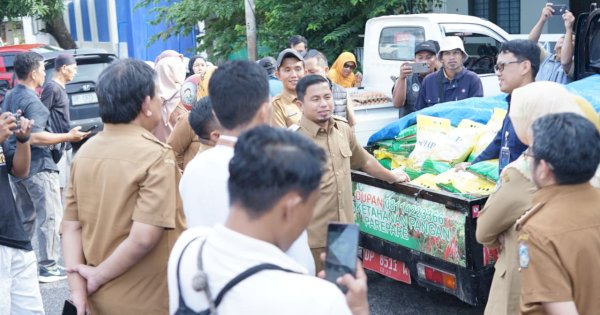 Lepas Pasar Murah Ramadan, Tasming Hamid Distribusi 1.000 Paket Sembako untuk Warga