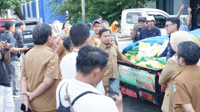 Lepas Pasar Murah Ramadan, Tasming Hamid Distribusi 1.000 Paket Sembako untuk Warga