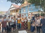 Gubernur Sulsel Salurkan Bantuan bagi 9 Rumah Korban Angin Puting Beliung di Takalar