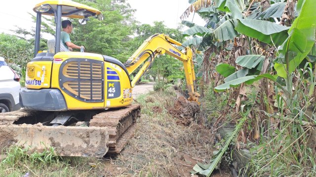 Atasi Banjir Tahunan di Manggala, Pemkot Makassar Turunkan Excavator Normalisasi Drainase&nbsp;