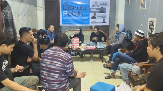 Diskusi Publik AJI Makassar, Pers Dikepung Kekerasan dan Gugatan