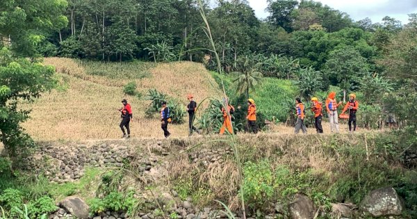 Tim SAR Masih Upayakan Pencarian Lansia Diduga Hanyut di Sungai Bilareng Gowa 