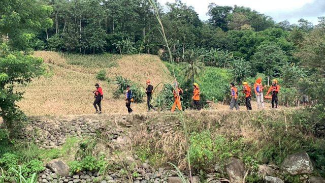 Tim SAR Masih Upayakan Pencarian Lansia Diduga Hanyut di Sungai Bilareng Gowa&nbsp;