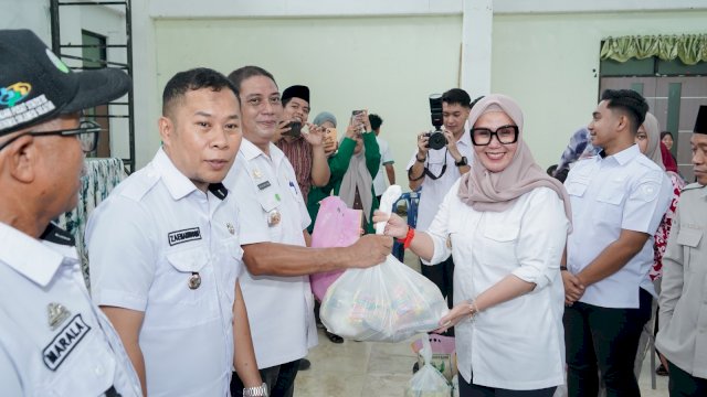 Pemkab Barru dan Baznas Salurkan 5.000 Paket Bantuan Logistik Ramadan