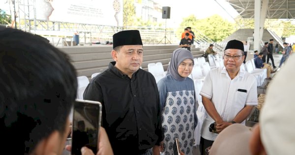 Apresiasi Garda Terdepan Kota, Wali Kota Makassar Serahkan Paket Lebaran untuk Satgas Kebersihan