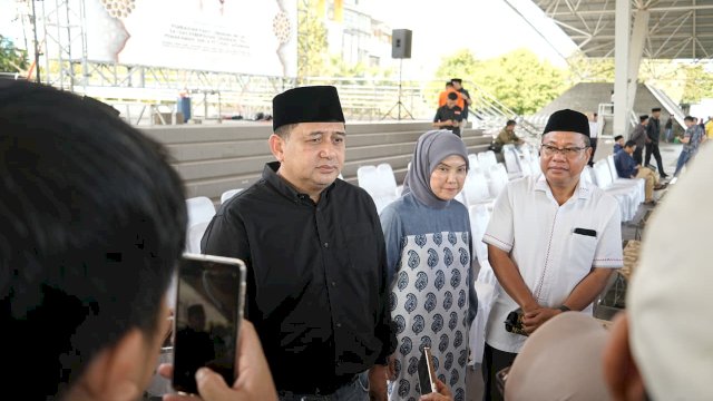 Apresiasi Garda Terdepan Kota, Wali Kota Makassar Serahkan Paket Lebaran untuk Satgas Kebersihan