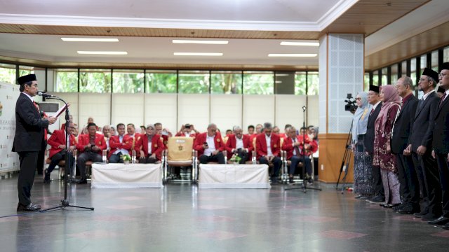 Rektor Unhas Lantik Tiga Dekan bersama 23 Pejabat Lain, Berikut Daftarnya&nbsp;