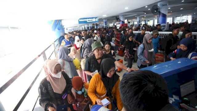 Arus Mudik Pelindo Regional 4 Tumbuh 8,25%, 611 Kapal Layani 413.953 Penumpang