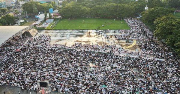 Wali Kota – Wawali Makassar Salat Id Bersama Ribuan Warga, Perkuat Kebersamaan di Hari Kemenangan