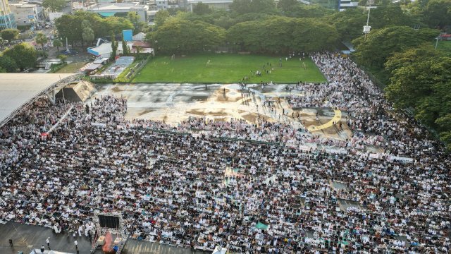Wali Kota – Wawali Makassar Salat Id Bersama Ribuan Warga, Perkuat Kebersamaan di Hari Kemenangan