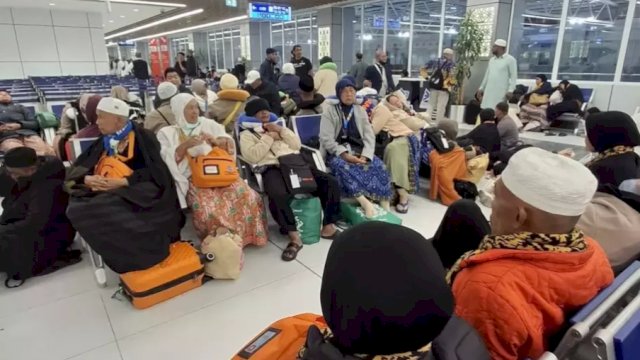 Dok. jemaah umroh Indonesia terlantar di Bandara Internasional King Abdul Aziz, Jeddah, Arab Saudi beberapa waktu lalu. (Dok. Istimewa) 