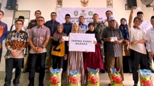 Tasming Hamid Serahkan Paket Ramadan Baznas, Ajak Warga Perkuat Kebersamaan