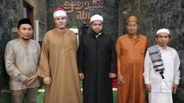 Ulama Al-Qur&rsquo;an Mesir Pimpin Tarawih Di Masjid Al-Markaz Makassar