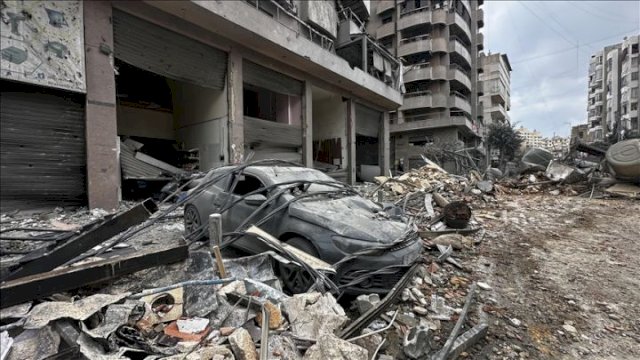 Potret kerusakan di Kota Sir al-Gharbiyyeh, Distrik Nabatieh, Lebanon Selatan usai serangan usara Israel. (foto: Anadolu) 