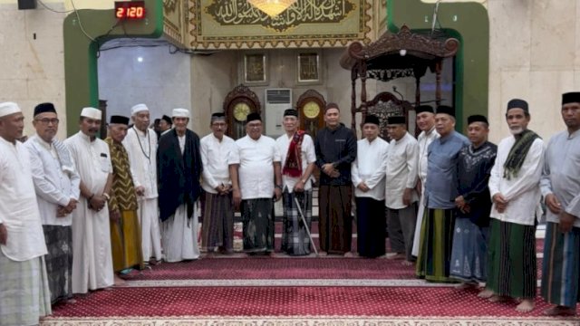 Tarawih Perdana Ramadan, Bupati dan Wabup Takalar Ajak Warga Perkuat Silaturahmi