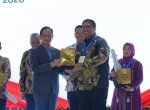 Kelola Kebersihan dengan Baik, Kabupaten Maros Raih Plakat Sertifikat Menuju Kabupaten Bersih 2026