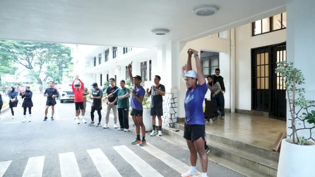 Wali Kota Makassar Lepas dan Ikut Lari Bersama Runners dari Halaman Balaikota