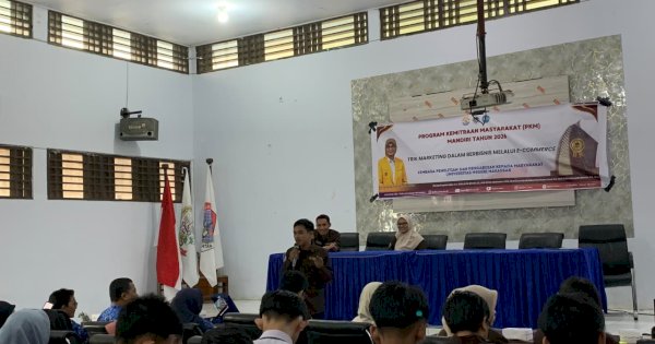 Tim PKM UNM Latih Siswa SMK Negeri 4 Gowa Trik Marketing E-Commerce