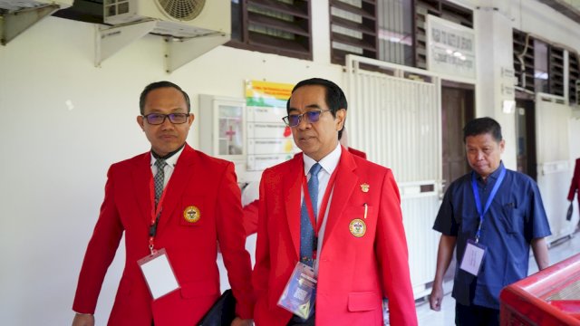 Wakil Rektor Bidang Akademik dan Kemahasiswaan Unhas, Prof Muhammad Ruslin bersama Rektor Unhas, Prof Jamaluddin Jompa. (Foto: Humas Unhas) 