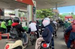 BBM Dipastikan Tak Naik, Kendaraan Masih Menumpuk di Sejumlah SPBU Makassar&nbsp;