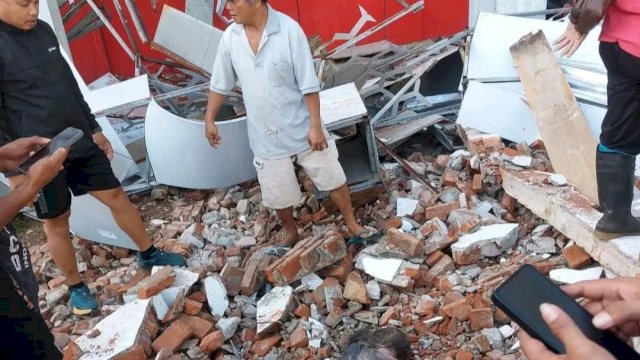 Lansia Meninggal Tertimpa Reruntuhan di Manado Usai Genpa Magnitude 7,6 Guncang Sulut