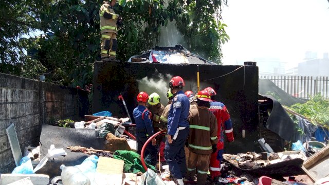 Gegara Ditinggal Masak, Bangunan Lama di Makassar Yang Dihuni Lansia Terbakar&nbsp;