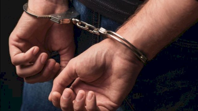 Ilustrasi penangkapan pelaku pencurian. 