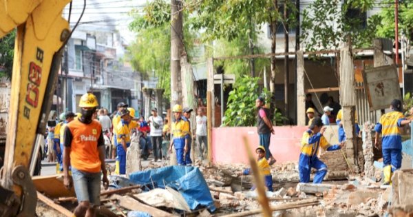 Berdiri di Atas Fasum dan Fasos Selama 30 Tahun, 60 Bangunan PKL di Bontoala Dibongkar 