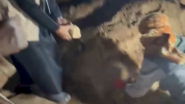 Tangkapan layar prosesi pemakaman salah seorang jenaah Haji asal Kabupaten Gowa, Sulsel. (Foto: Istimewa) 