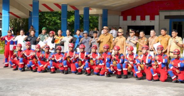 Bupati Maros Beri Penghargaan Tim SAR Gabungan Usai Terlibat Dalam Operasi SAR Pesawat ATR 42-500