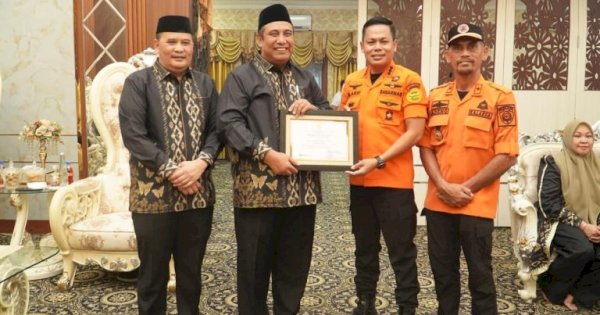 Bupati Maros Terima Penghargaan Basarnas atas Dukungan Operasi SAR PK-THT
