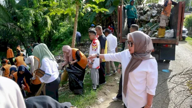 Bupati Barru Tinjau Rabu Bersih, Soroti Sungai Jadi Tempat Sampah