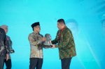 Wali Kota Munafri Menerima Penghargaan Paritrana Award