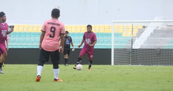 Laga Trofeo: Wali Kota Parepare Cetak Gol Penentu, Bhayangkara Polres Parepare Taklukkan Media FC