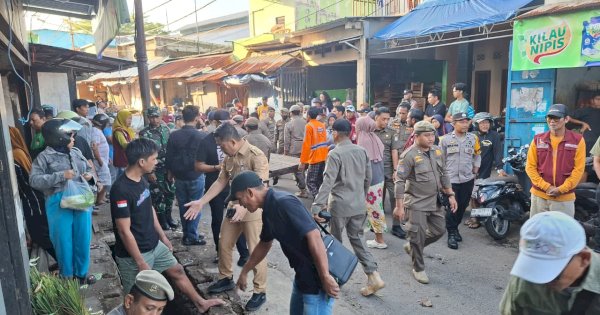 118 Pedagang di Pasar Mamajang Makassar Bongkar Lapak Sukarela Lewat Pendekatan Humanis