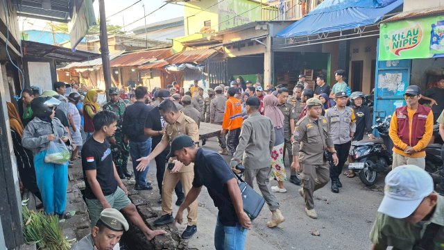 118 Pedagang di Pasar Mamajang Makassar Bongkar Lapak Sukarela Lewat Pendekatan Humanis